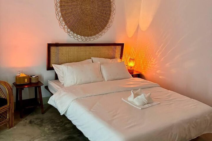 Room 4 of 18