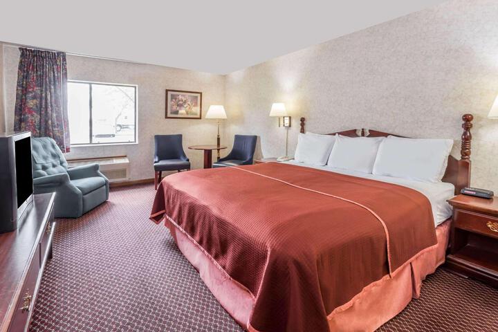 1 King Bed (11 of 12)