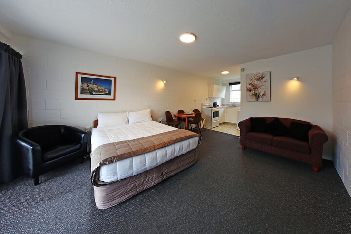 Room 25 of 38