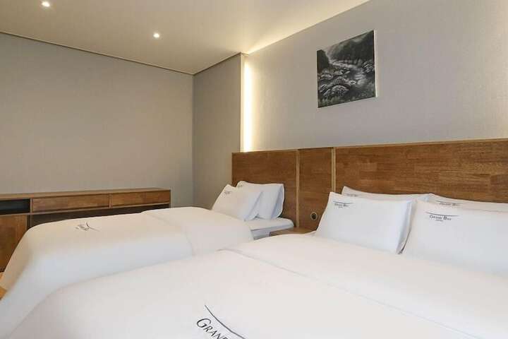 Room 50 of 92