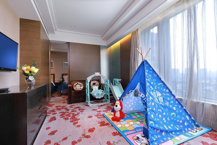 Room 19 of 82