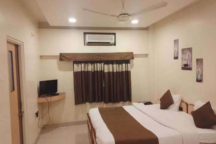 Room 8 of 14