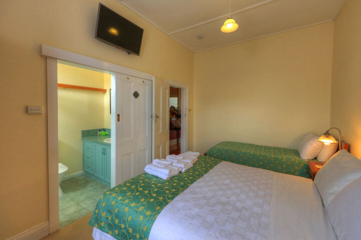 Room 5 of 33