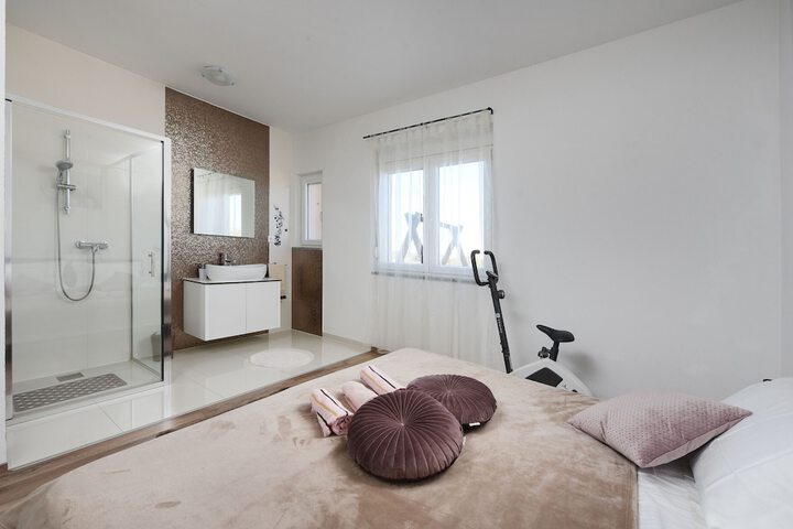 Room 8 of 47
