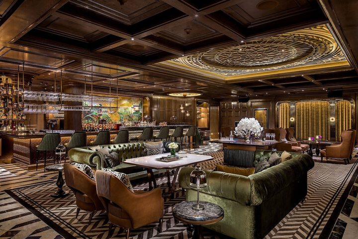 Lounge 76 of 110