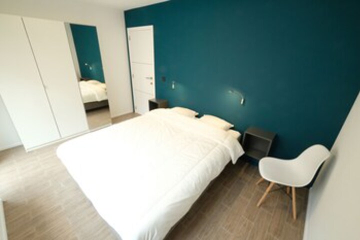 Room 12 of 28