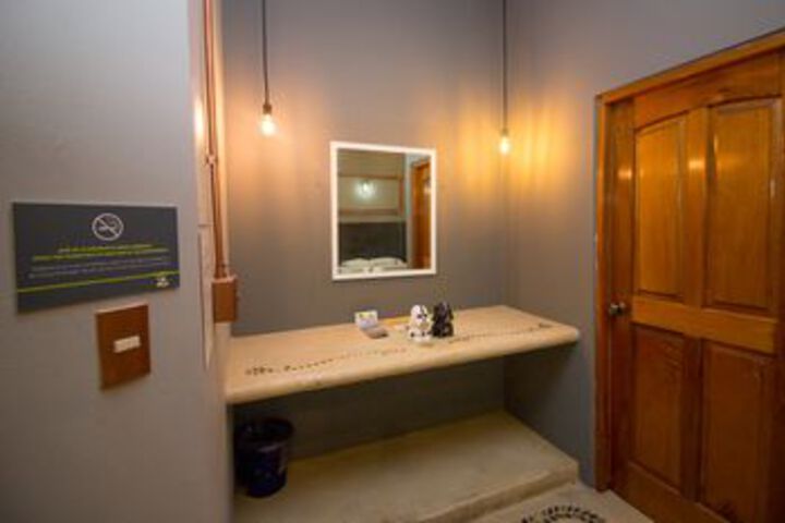 Room 7 of 32