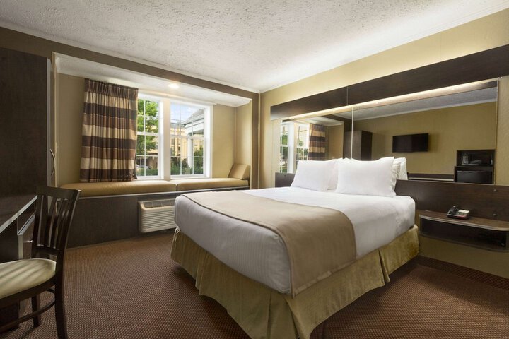 1 Queen Bed (17 of 21)