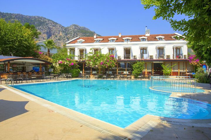 Pool Hotel