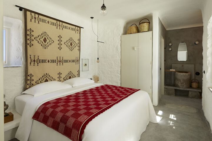 Room 4 of 25