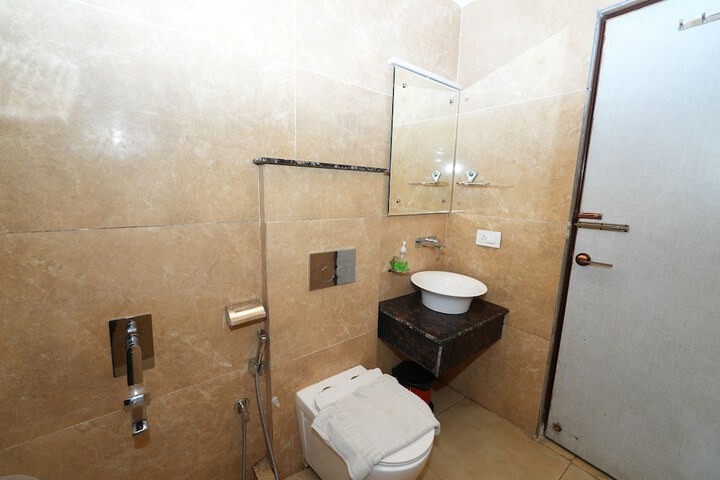 Room 35 of 99
