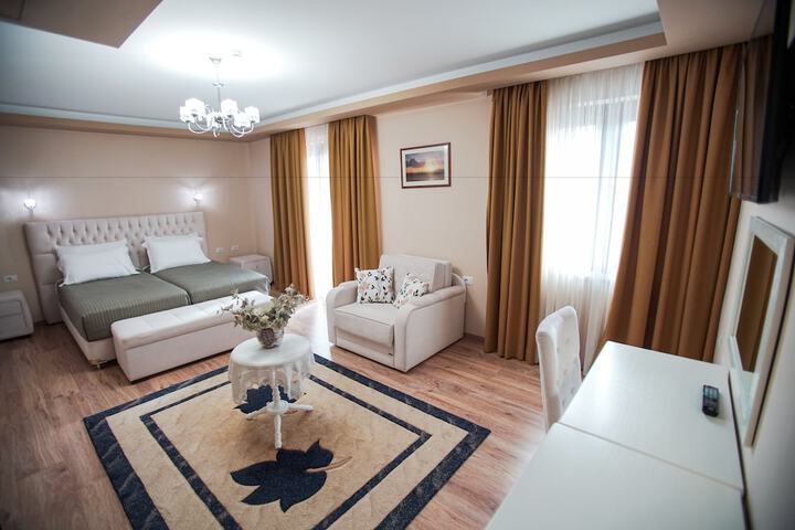 Room 3 of 20