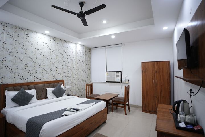 Room 30 of 72