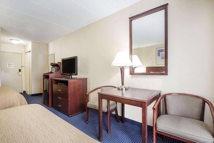 2 Queen Beds (4 of 12)