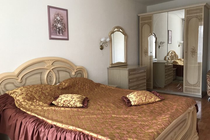 Room 12 of 32