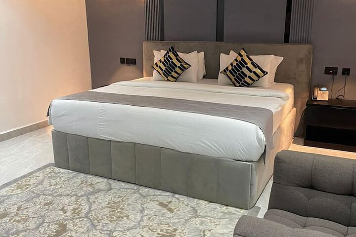 Room 8 of 21