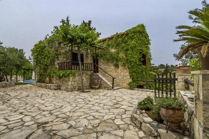 Manolis House