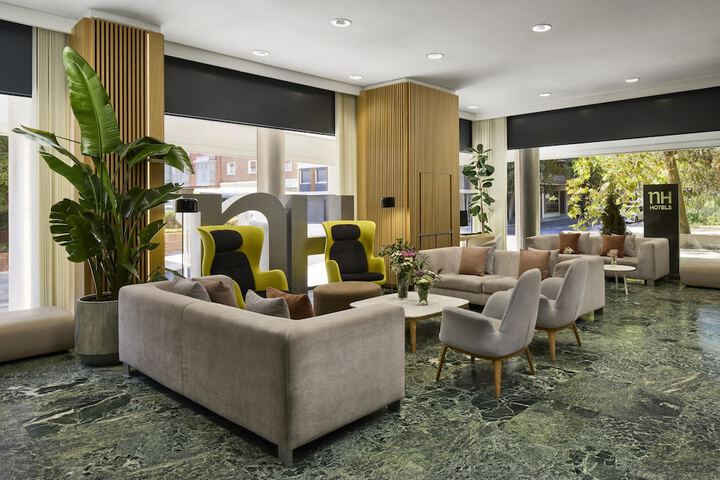 Entrance & Lobby