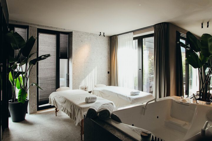 Room 20 of 102