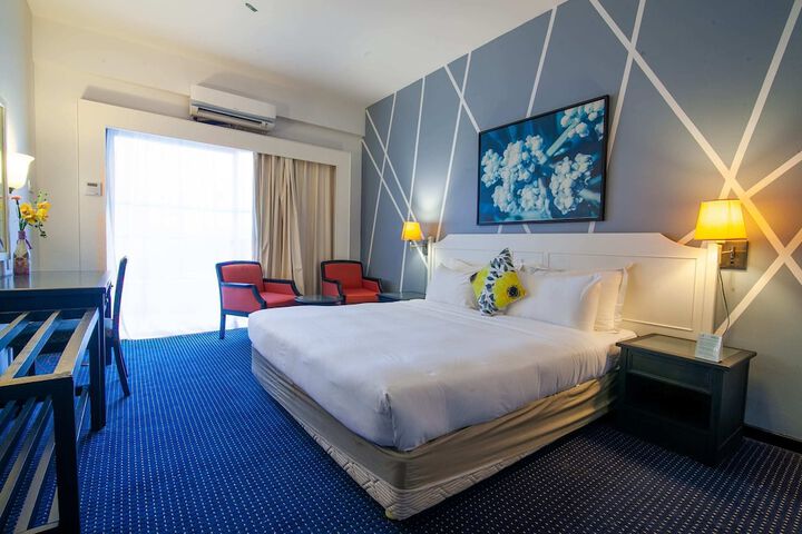 Room 82 of 650
