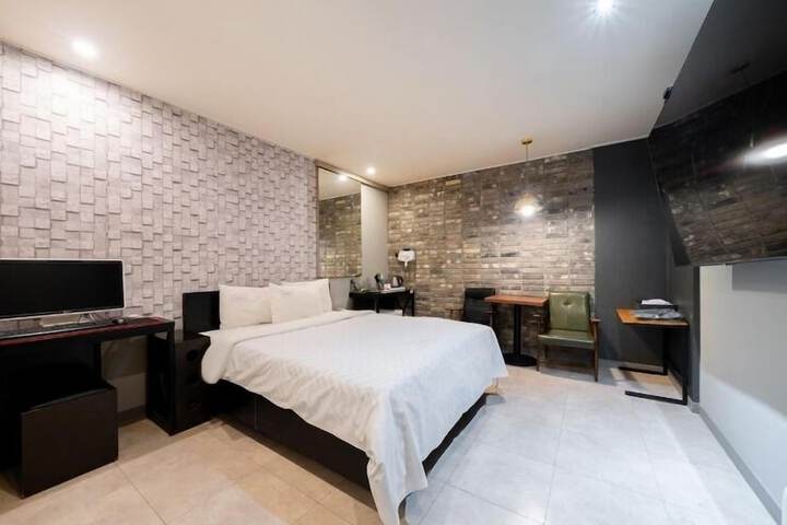 Room 3 of 17