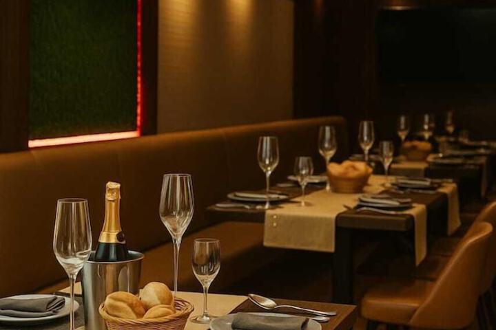 Dining 8 of 11