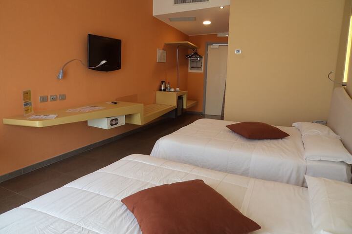 Room 7 of 153