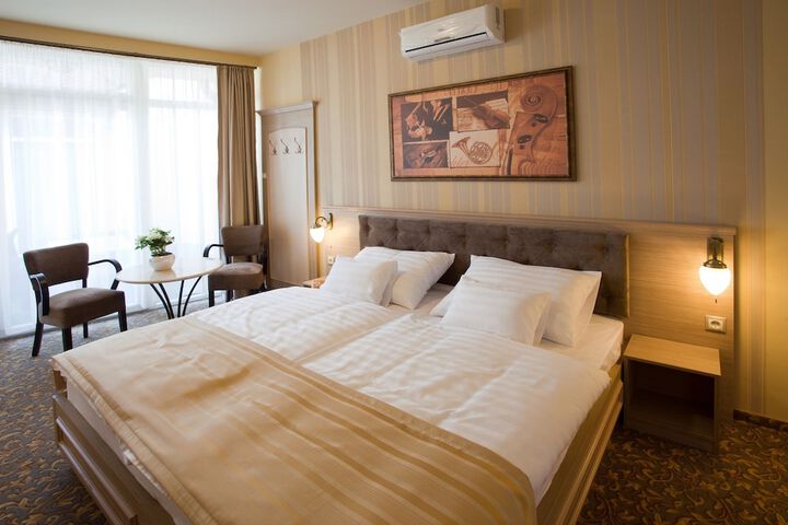 Room 3 of 27