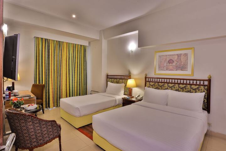 Room 10 of 43