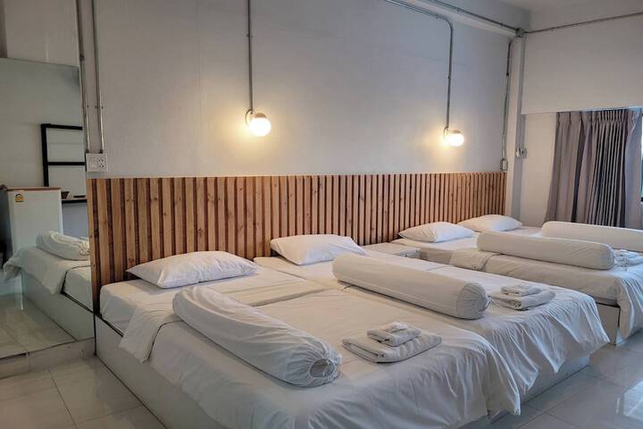 Room 35 of 77