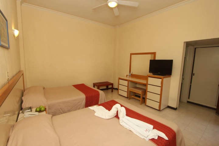 Room 17 of 39