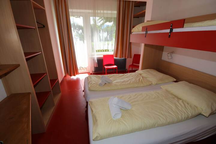 Room 4 of 40