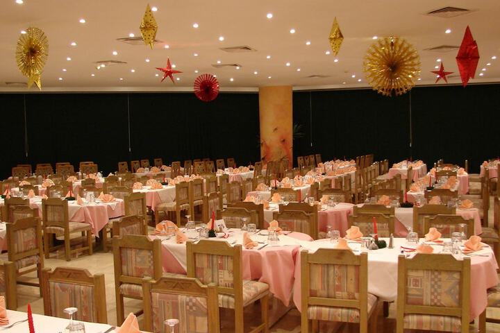 Dining 54 of 90