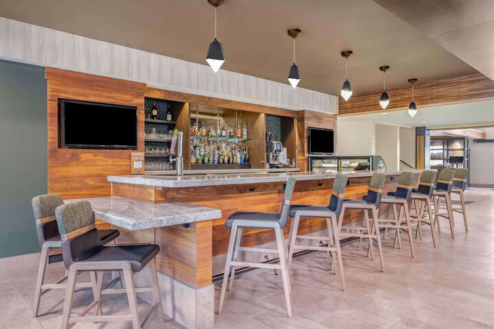 Lounge 57 of 72