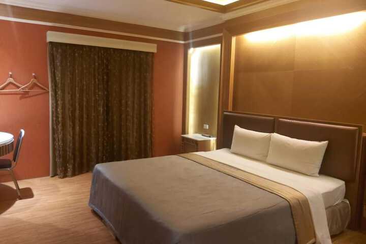 Room 18 of 32
