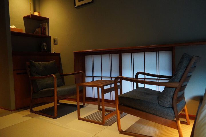 Room 11 of 32