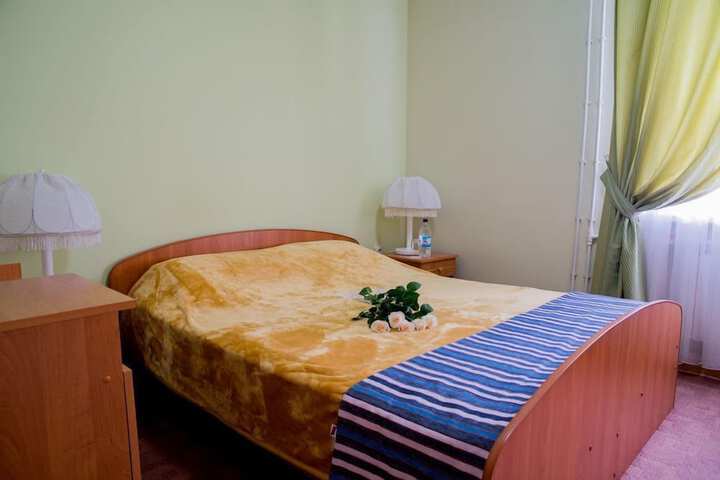 Room 8 of 28