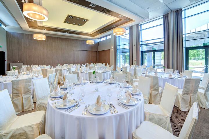 Ballroom/Hall 61 of 64