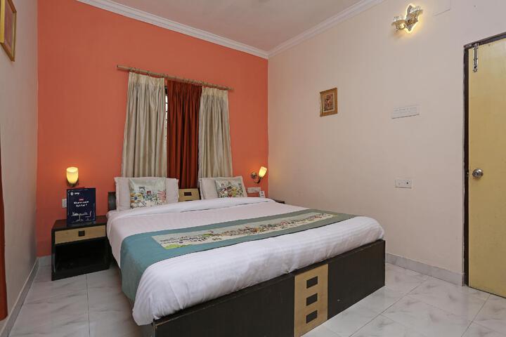 Room 4 of 12