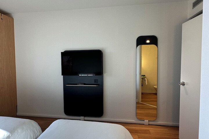 Room 44 of 85