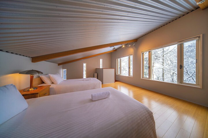 Room 7 of 48