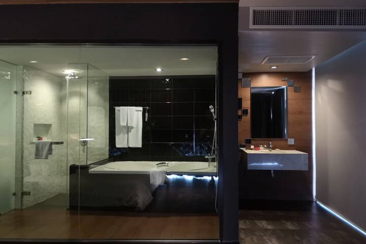 Room 52 of 89