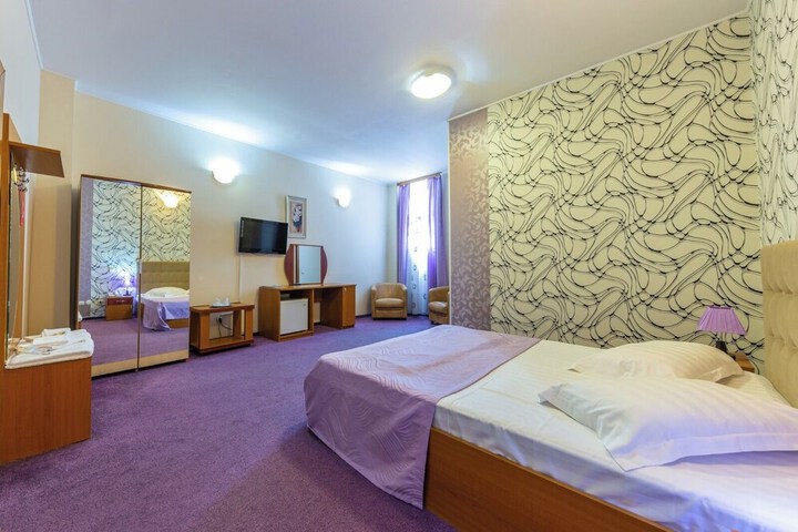 Room 4 of 37