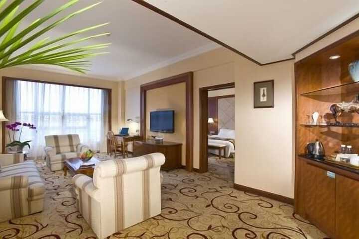 Room 2 of 25