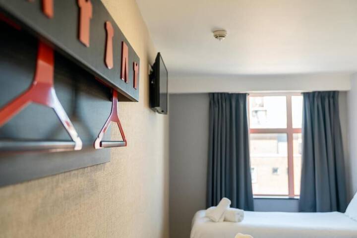Room 16 of 39