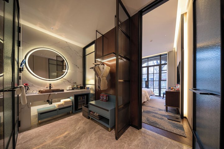 Room 12 of 66