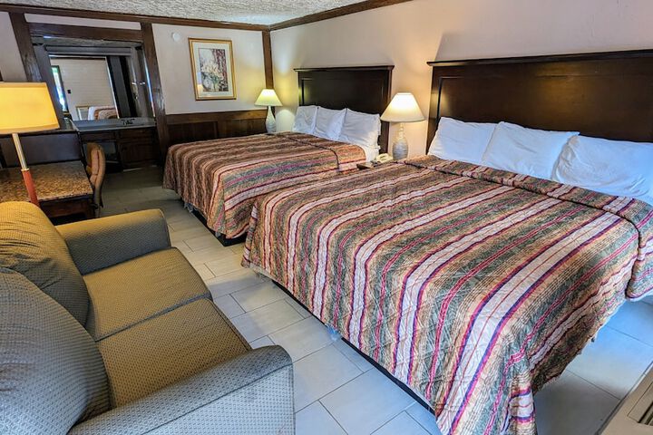 Room 6 of 24