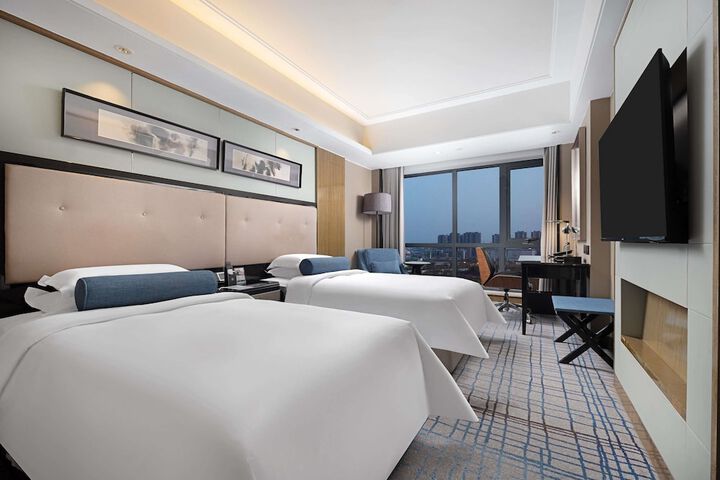 Room 33 of 72
