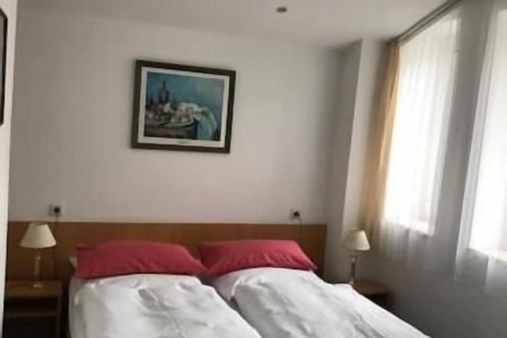Room 13 of 31
