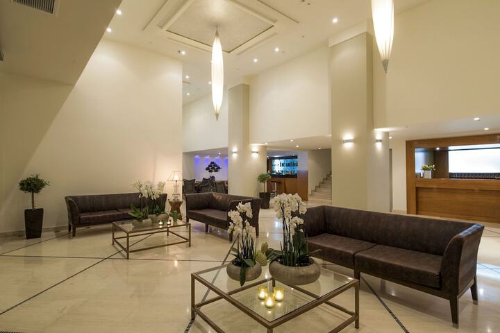 Entrance & Lobby